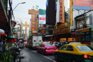 fietsen-door-chinatown-bangkok